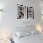 Golden Essence Apartment - Terrace & Metro