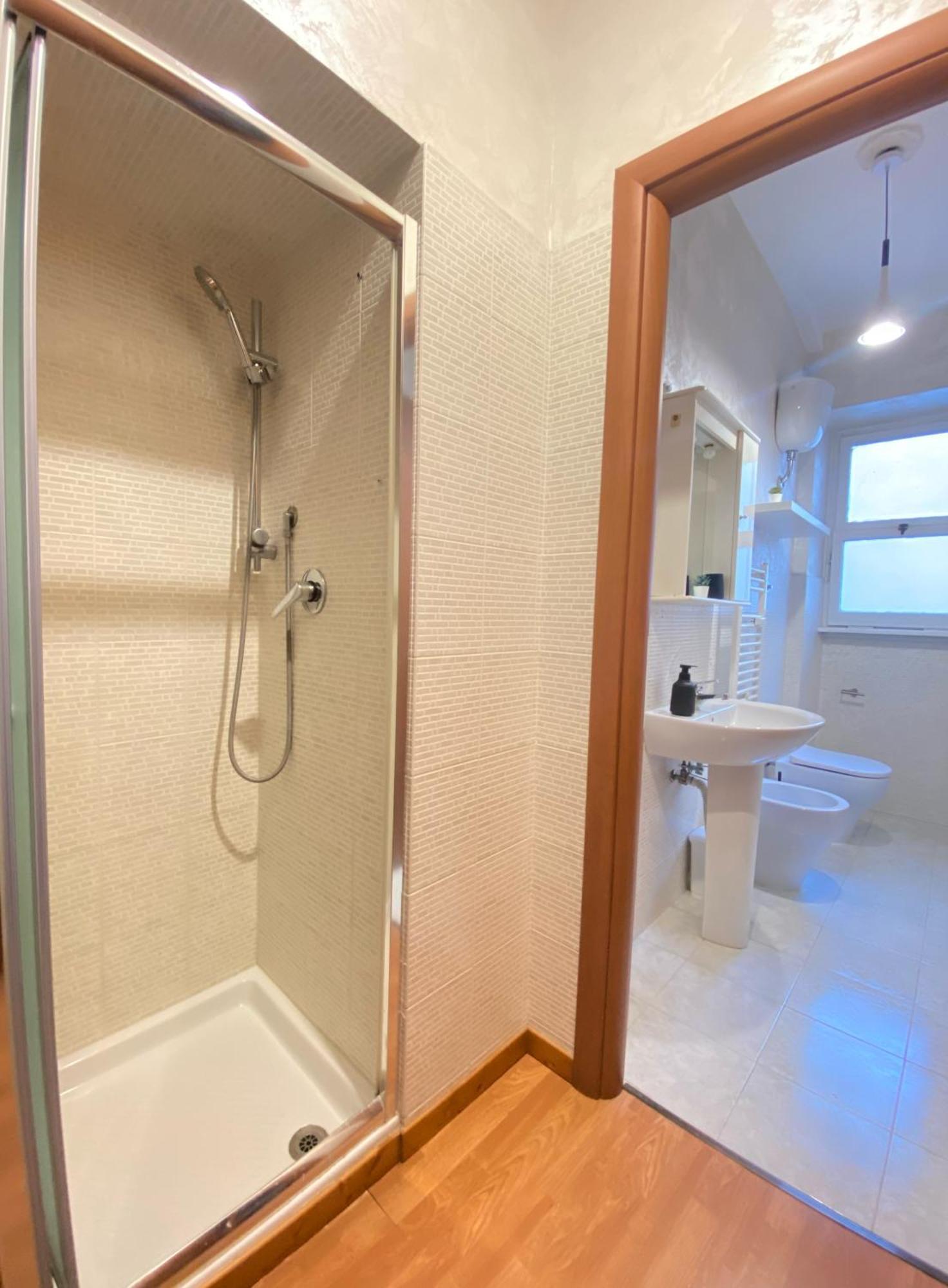 Apartamento Golden Essence - Terrace & Metro Roma